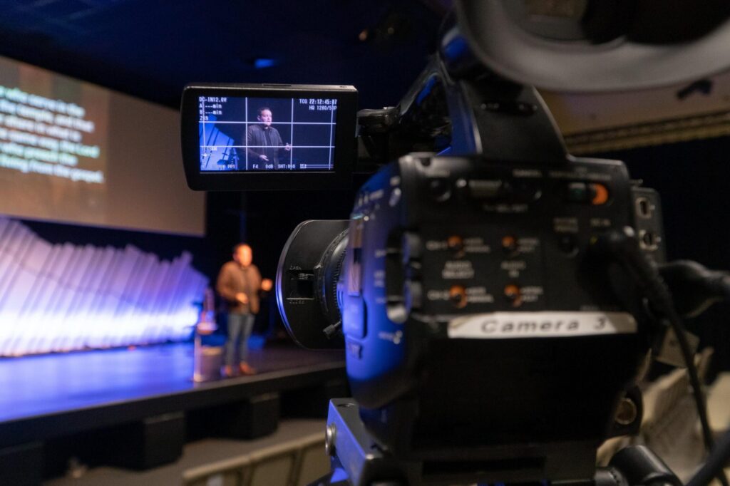 How To Hook Your Viewers In The First 10 Seconds