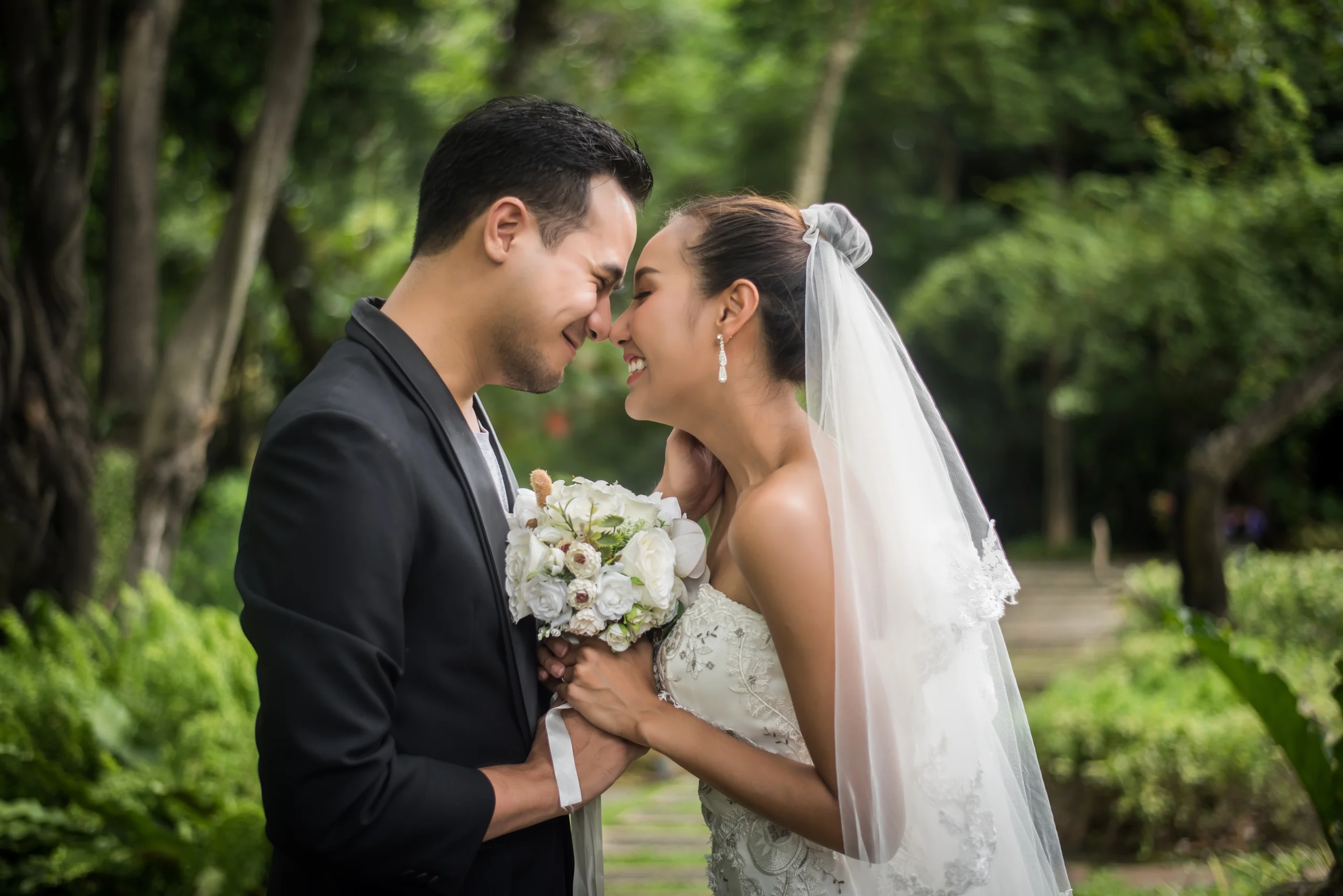 Auto vs. Manual Focus for Wedding Videos - Cut Pro Media Auto vs. Manual Focus for Wedding Videos: Expert Guide by Cut Pro Media